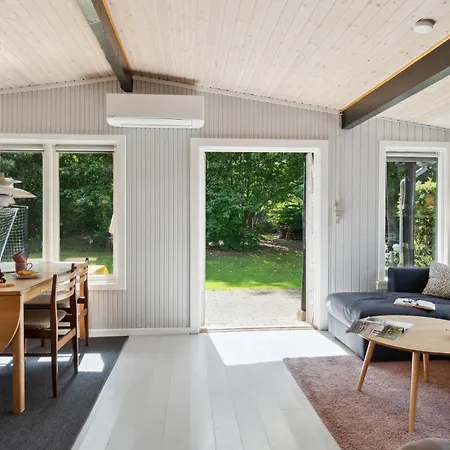 Gorgeous In With Kitchen Holiday home