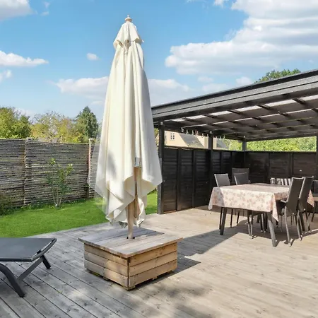 Gorgeous In With Kitchen Holiday home